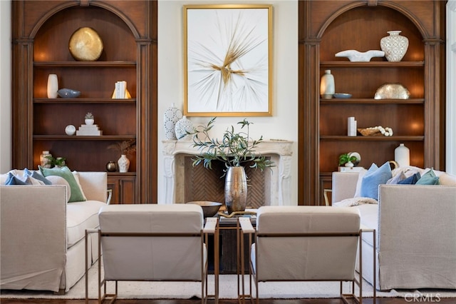 7 Shoreview, Newport Coast, CA 92657 - living area featuring built in features