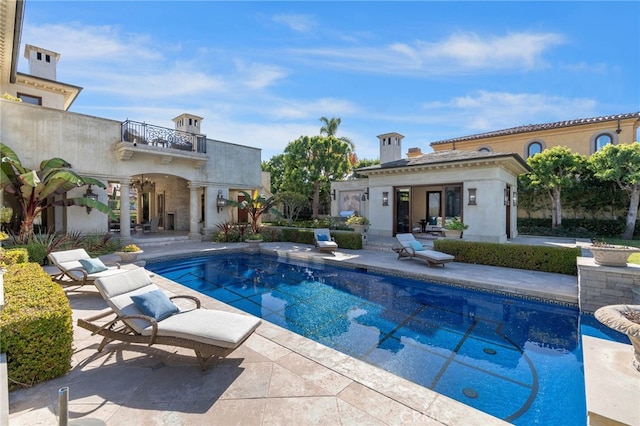 7 Shoreview, Newport Coast, CA 92657 - swimming pool featuring a patio