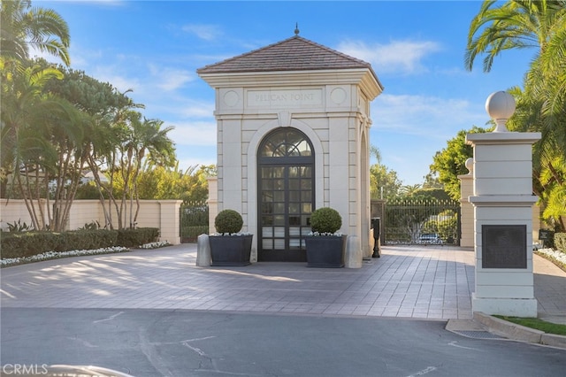 7 Shoreview, Newport Coast, CA 92657 - view of road with a gate
