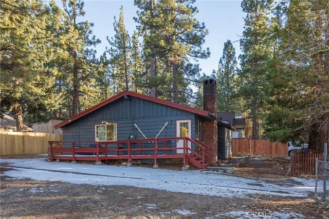 view of front of property featuring a deck