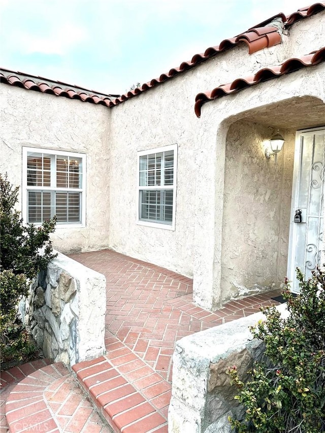 entrance to property featuring a patio