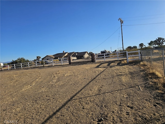 view of yard featuring a rural view