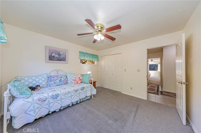 bedroom featuring carpet flooring, ceiling fan, and a closet