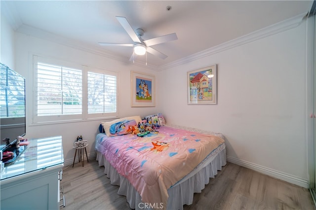 bedroom featuring light wood-type flooring, ceiling fan, and ornamental molding