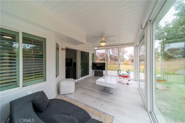 sunroom / solarium featuring ceiling fan