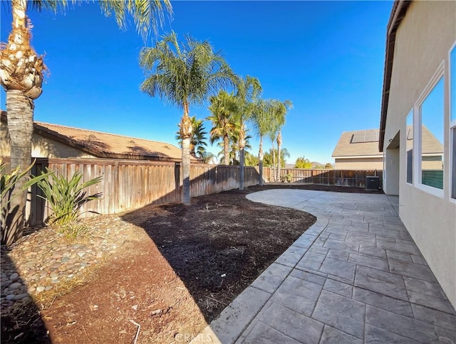 view of yard featuring a patio area