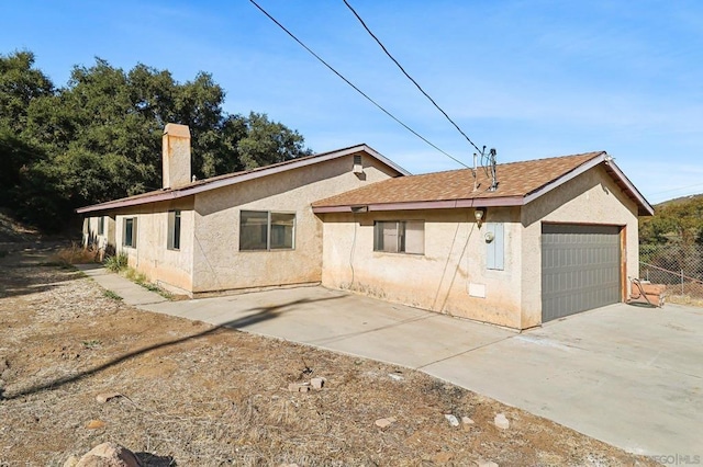 view of front facade with a garage