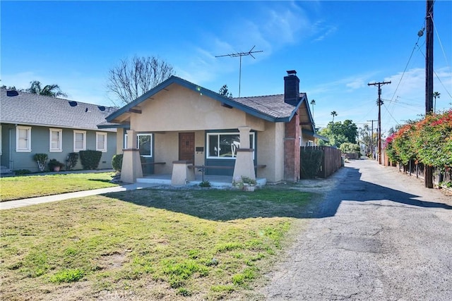 view of front of home with a front lawn