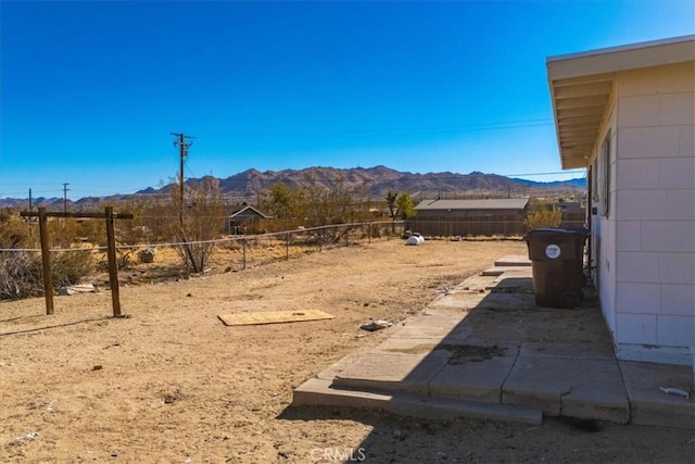 view of yard with a mountain view