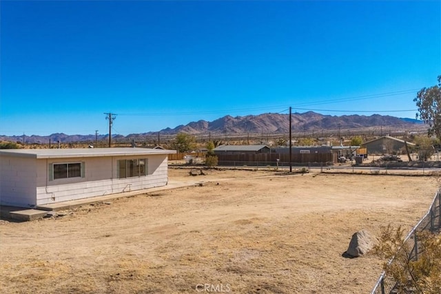 view of yard with a mountain view