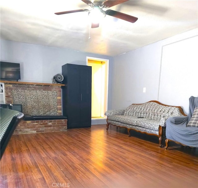 living area featuring hardwood / wood-style flooring and ceiling fan