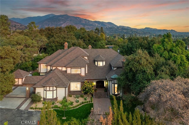 view of front of house featuring a mountain view