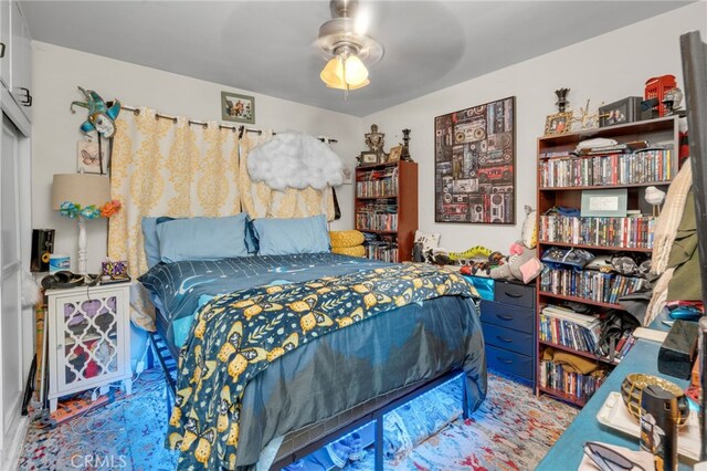 bedroom featuring ceiling fan