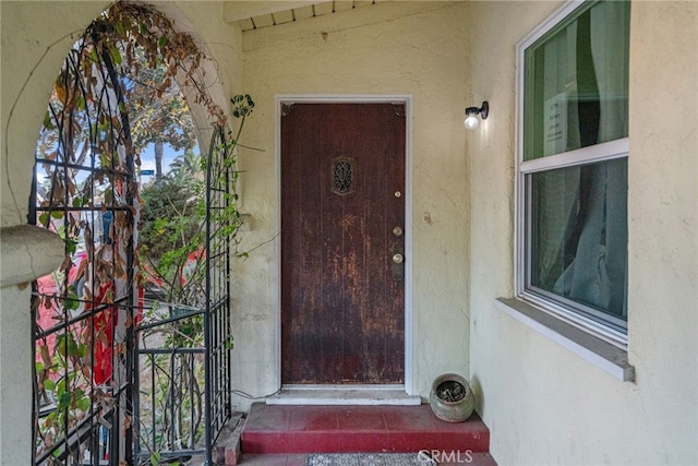 view of exterior entry featuring stucco siding