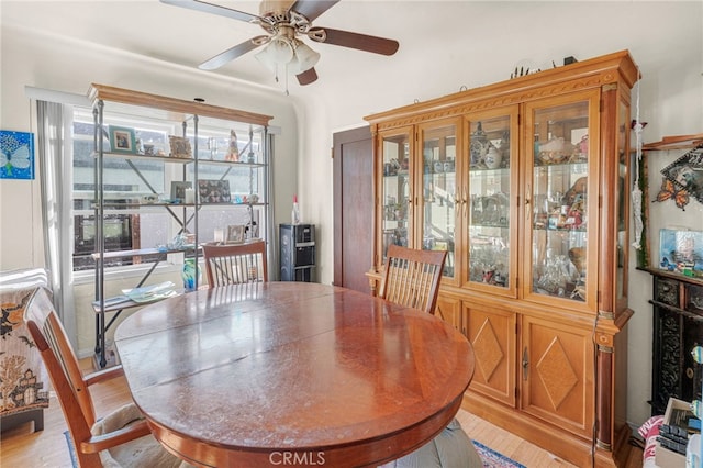 dining space featuring light wood-style floors and ceiling fan