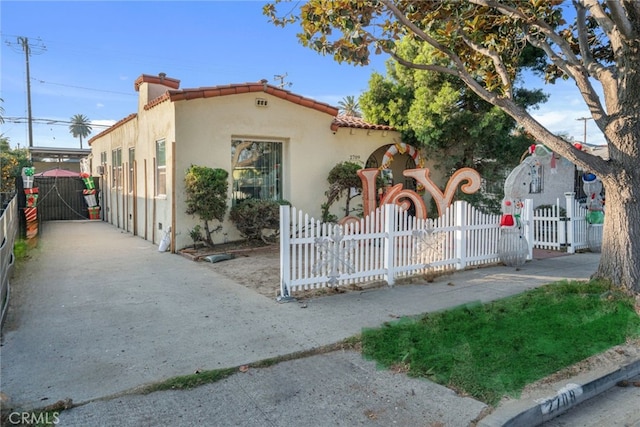 view of mediterranean / spanish-style house