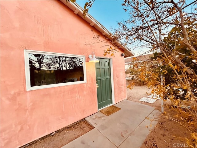 entrance to property featuring a patio