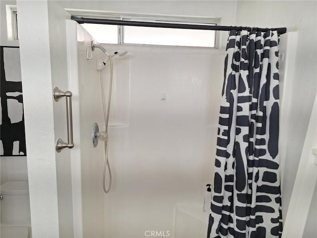 bathroom with curtained shower