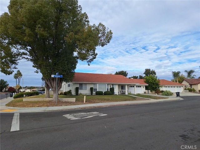 view of front of house featuring a garage and a front lawn