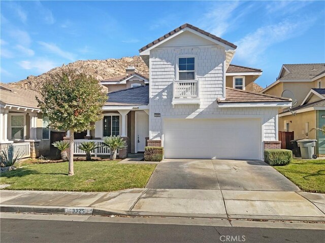 view of front of home with a garage and a front lawn