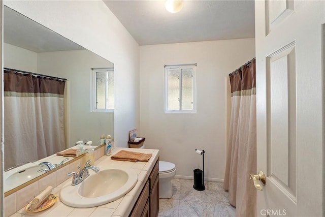 bathroom with a shower with curtain, vanity, and toilet