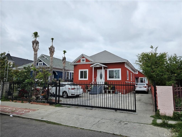 view of front of property featuring a fenced front yard