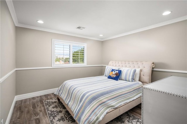 bedroom featuring visible vents, ornamental molding, wood finished floors, recessed lighting, and baseboards