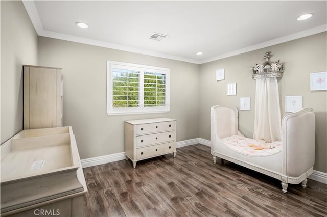 sitting room with visible vents, baseboards, and wood finished floors