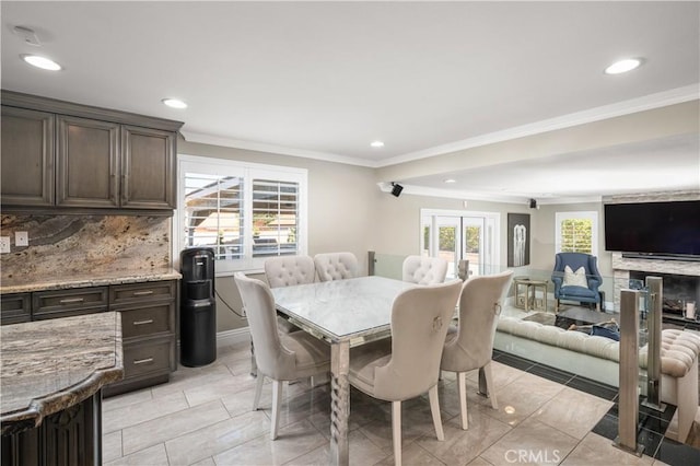 dining area featuring recessed lighting, baseboards, and ornamental molding