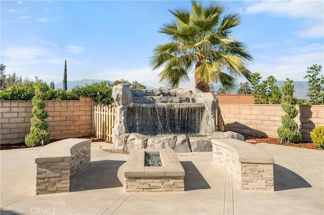 view of patio featuring an outdoor fire pit