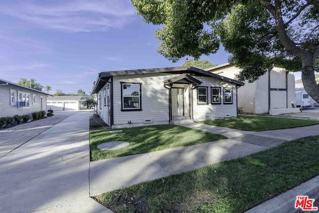 view of front of home with a front lawn