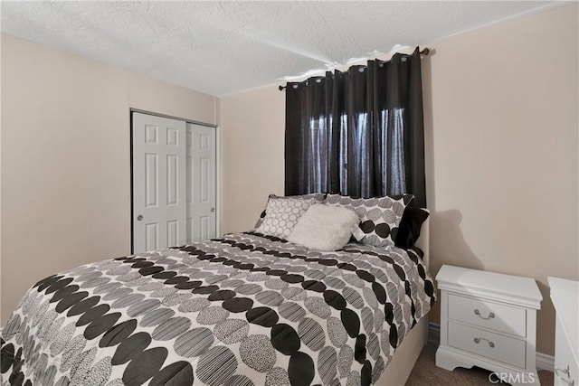 bedroom featuring a textured ceiling, carpet floors, and a closet