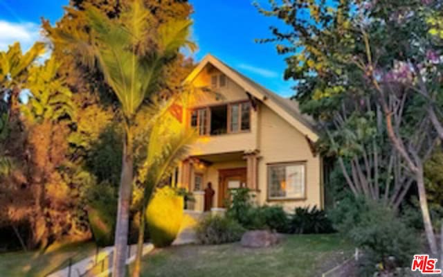 view of front of home with a front lawn