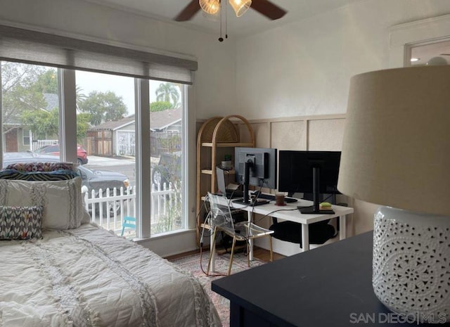 bedroom with ceiling fan