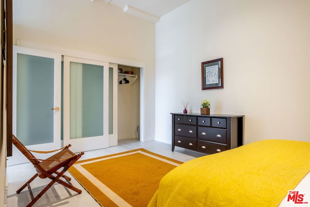 bedroom featuring a closet