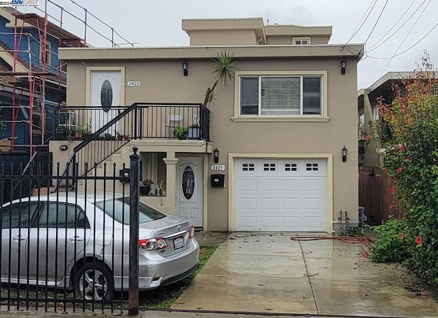 view of front facade featuring a garage