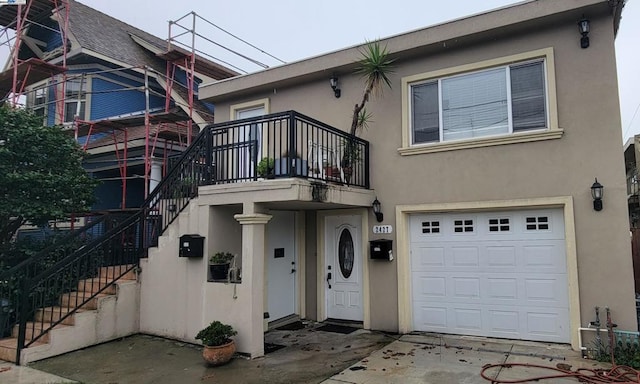 view of front of home featuring a garage