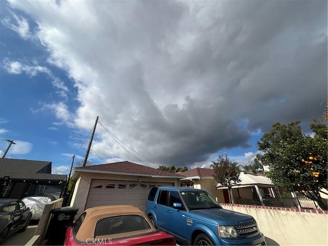 view of front facade with a garage