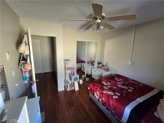 bedroom featuring dark hardwood / wood-style flooring, a textured ceiling, ceiling fan, and a closet