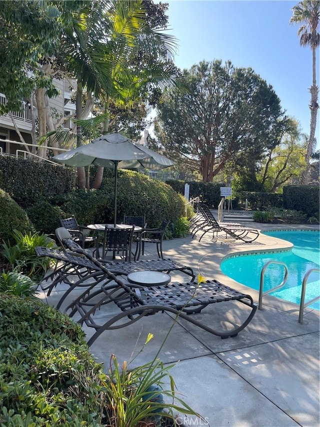 view of swimming pool featuring a patio