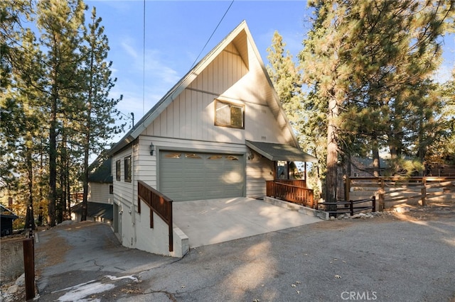 view of front property featuring a garage