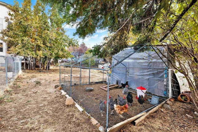 view of yard with an outbuilding