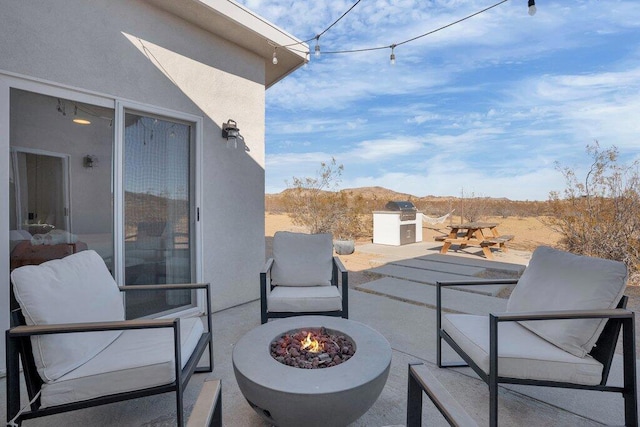 view of patio with an outdoor fire pit