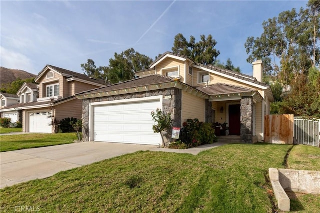 view of front of home featuring a front lawn