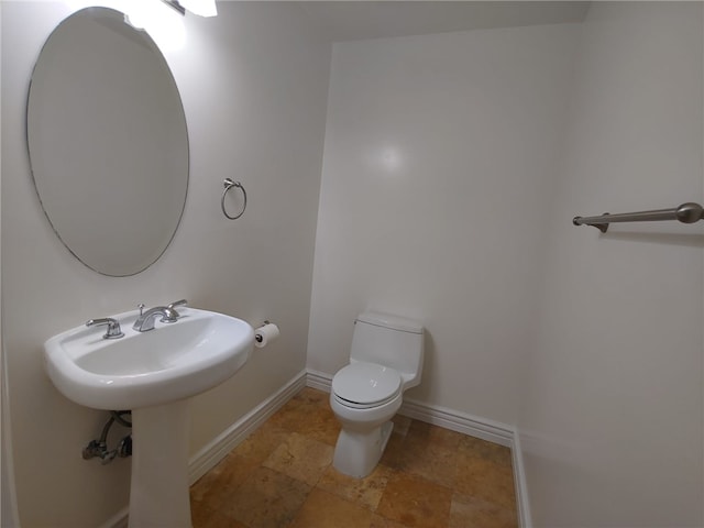 bathroom featuring toilet