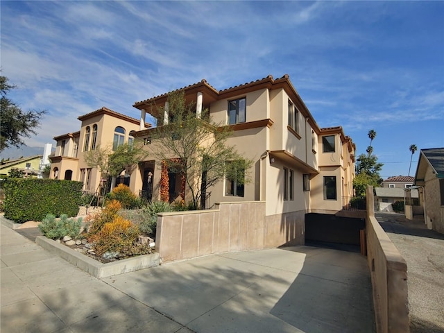 view of mediterranean / spanish-style house