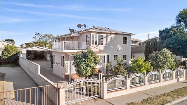 view of front of home featuring a balcony