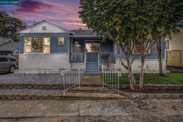 view of front of property featuring a porch