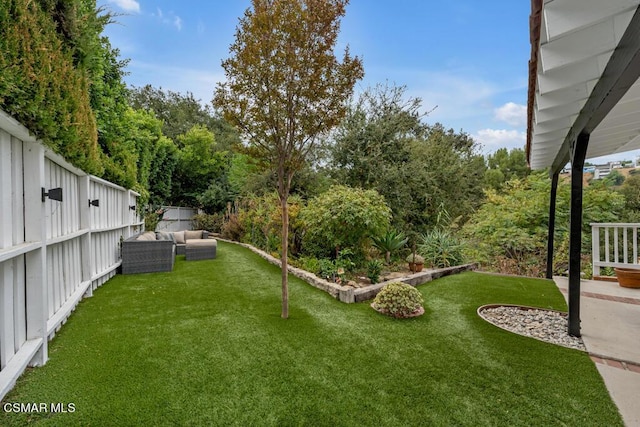 view of yard with an outdoor hangout area