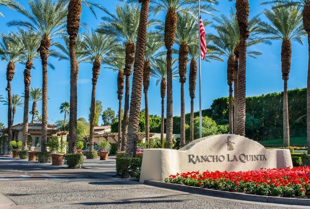 view of community / neighborhood sign